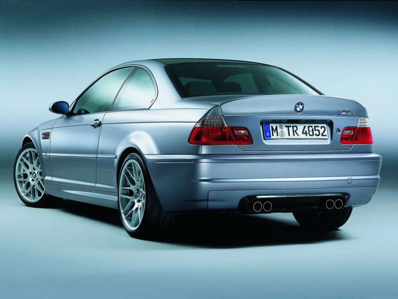 BMW M3 CSL (2003) – zadní tříčtvrteční pohled