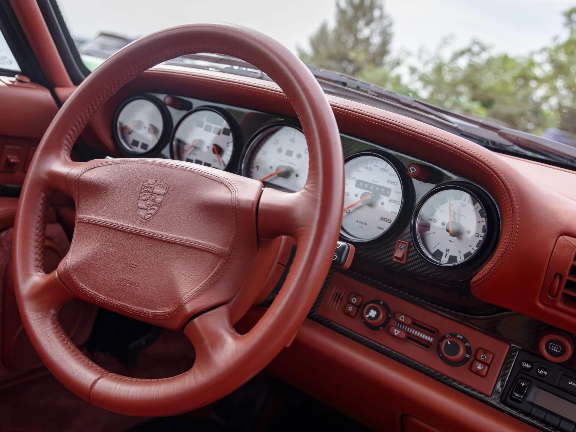 Porsche 911 Turbo S (1998) - Interior