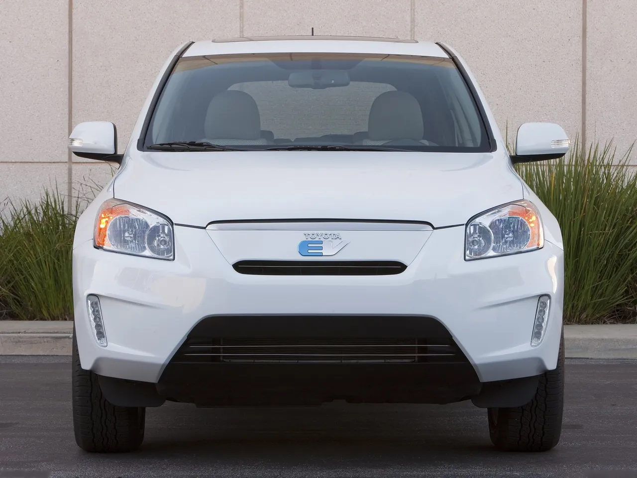 Toyota RAV4 EV Concept (2010) - Front