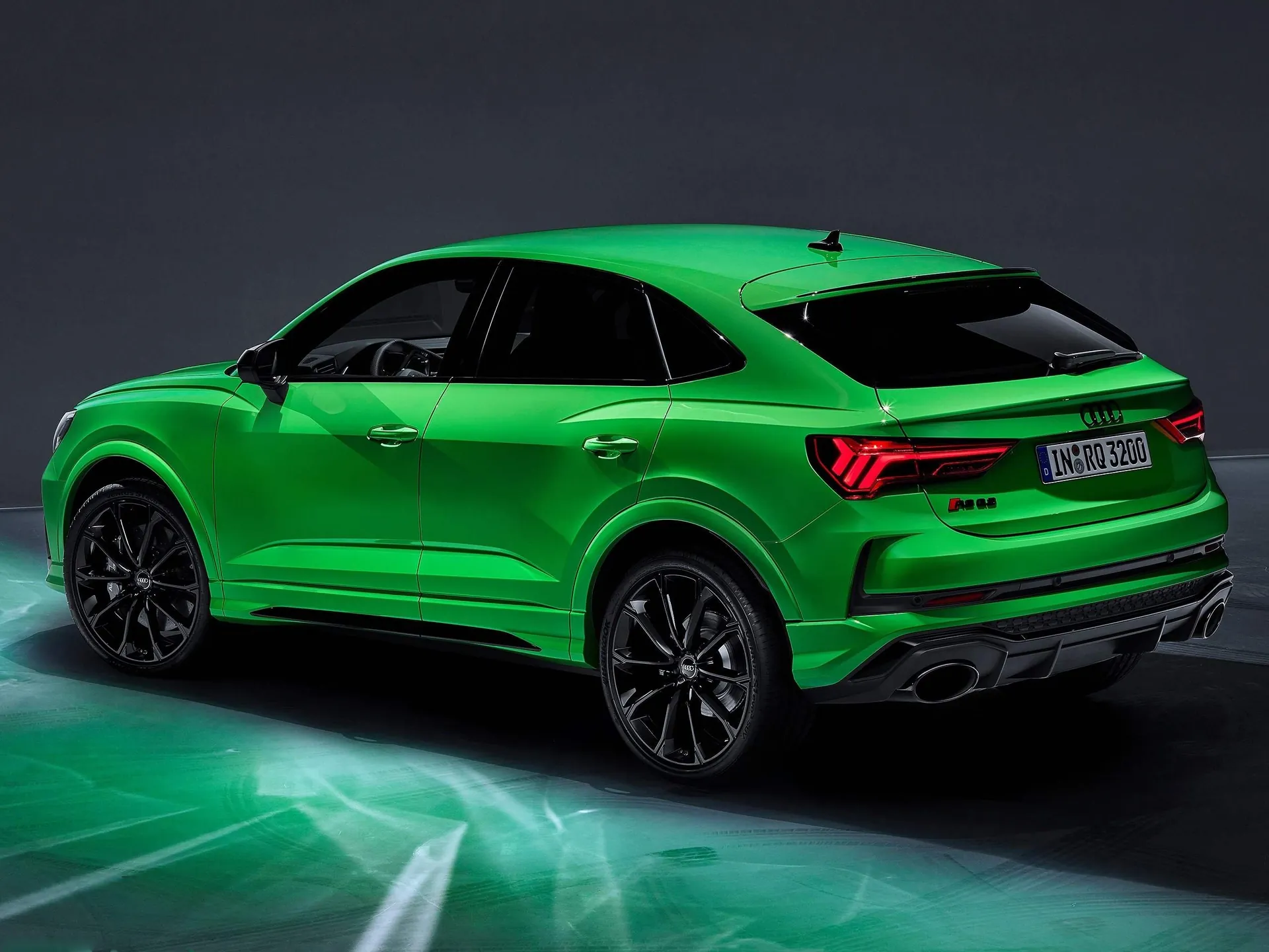 Audi RS Q3 Sportback (2020) – zadní tříčtvrteční pohled