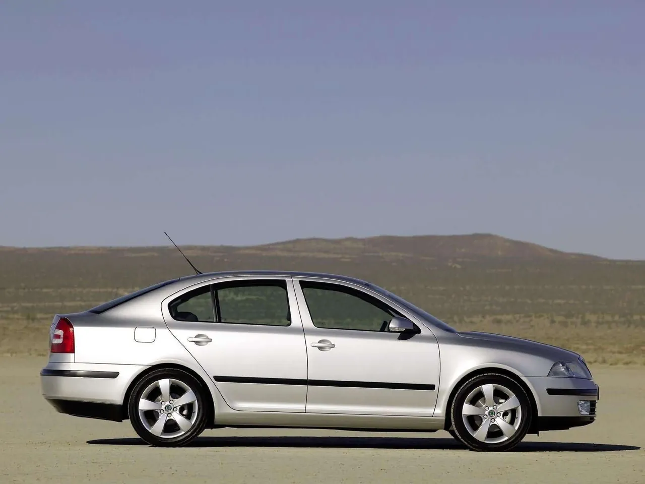 Skoda Octavia (2005) – boční profil