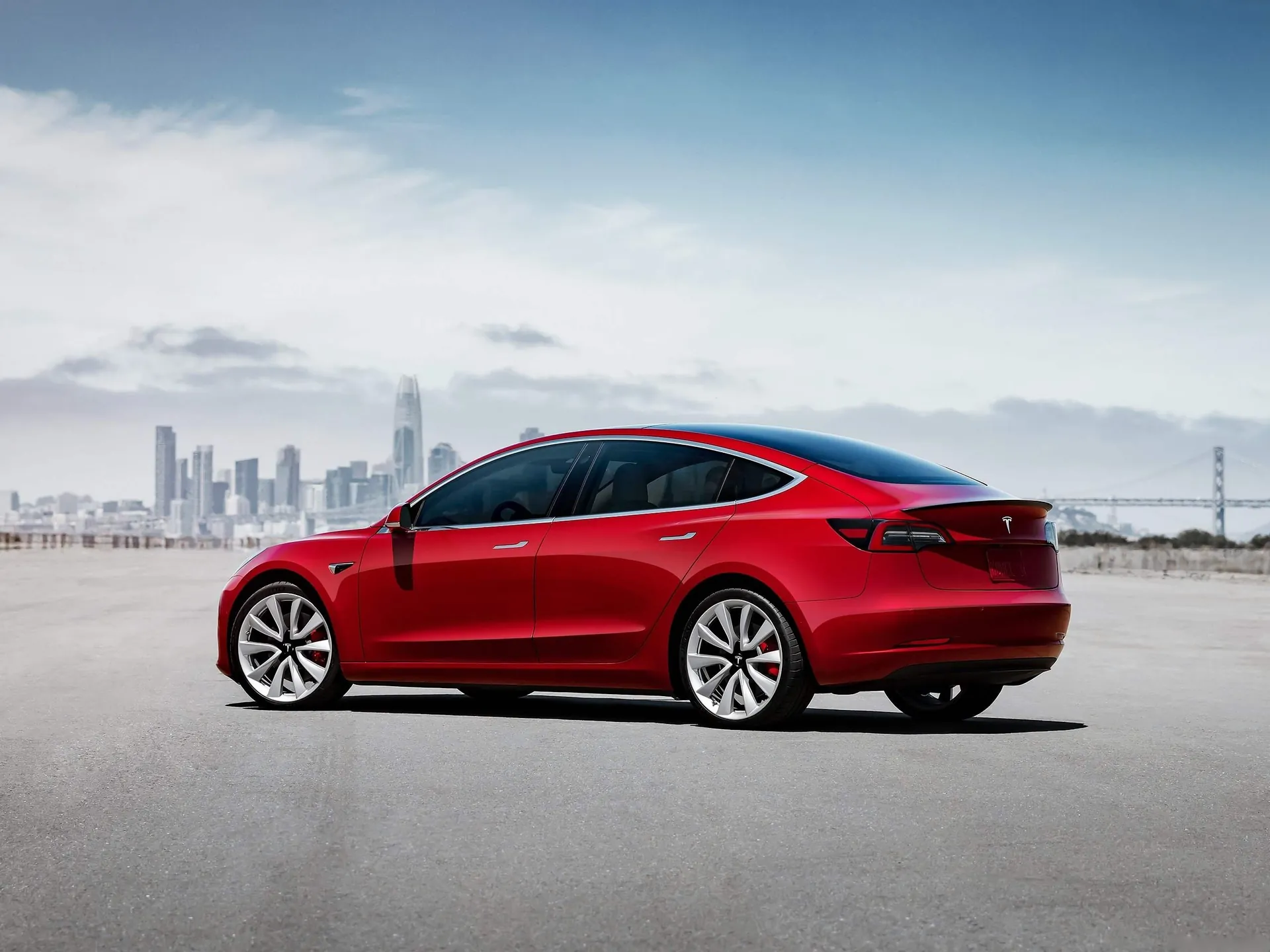 Tesla Model 3 (2018) – zadní tříčtvrteční pohled