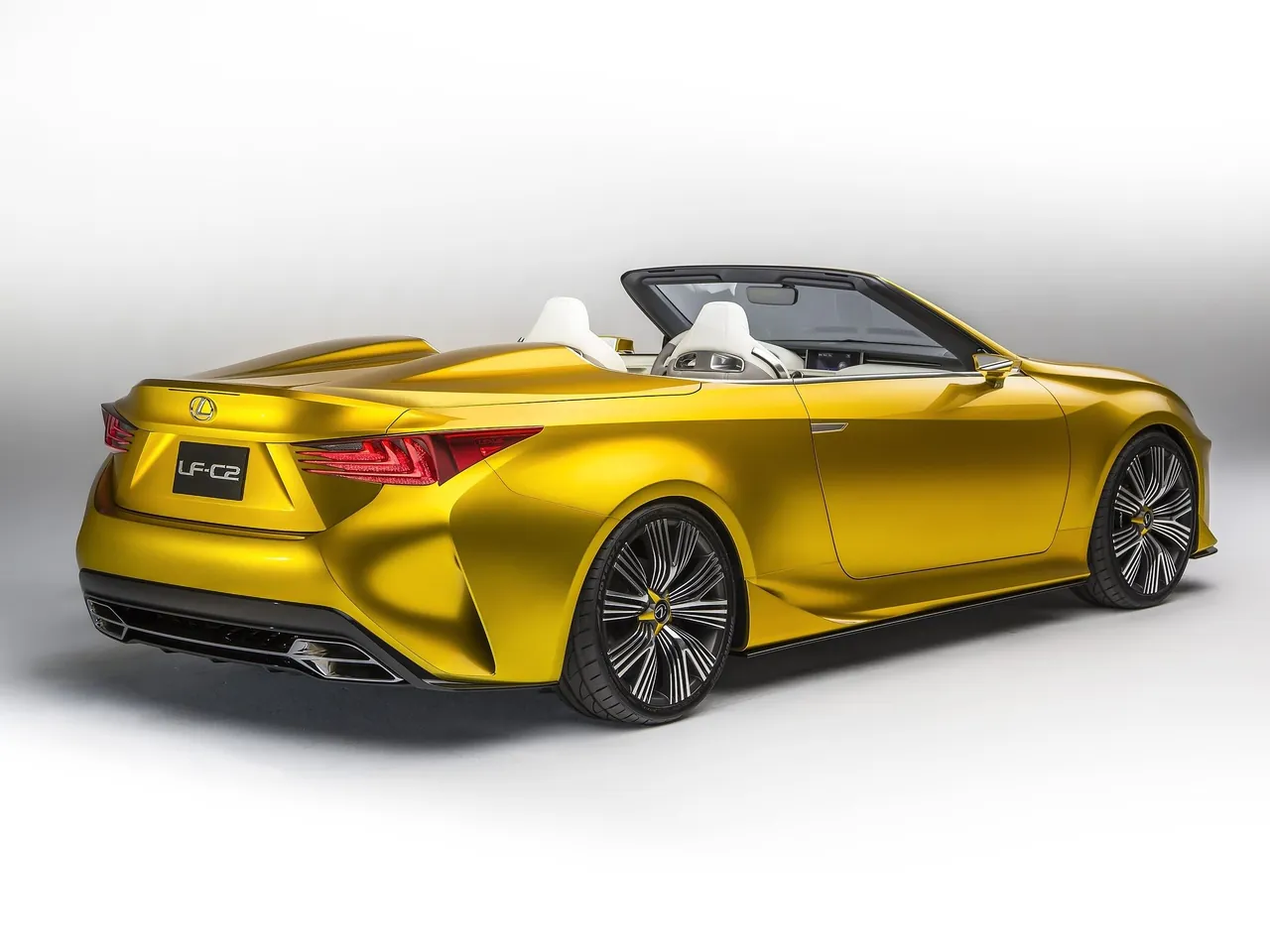 Lexus LF-C2 Concept (2014) – zadní tříčtvrteční pohled