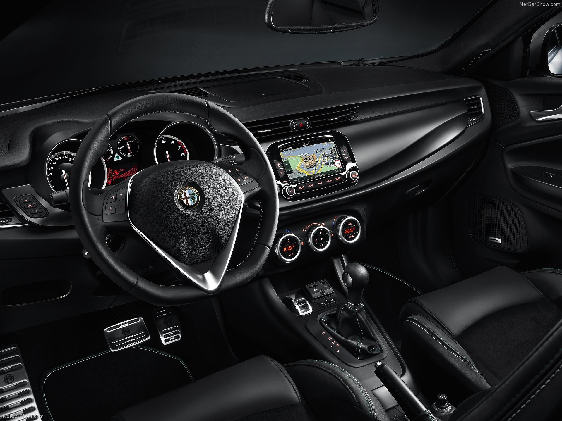 Alfa Romeo Giulietta Quadrifoglio Verde (2014) - Interior