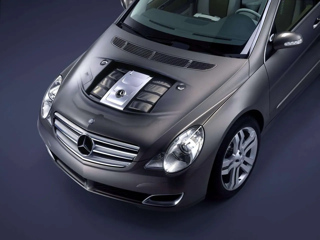 Mercedes-Benz Vision Grand Sports Tourer Concept (2004) - Engine Bay