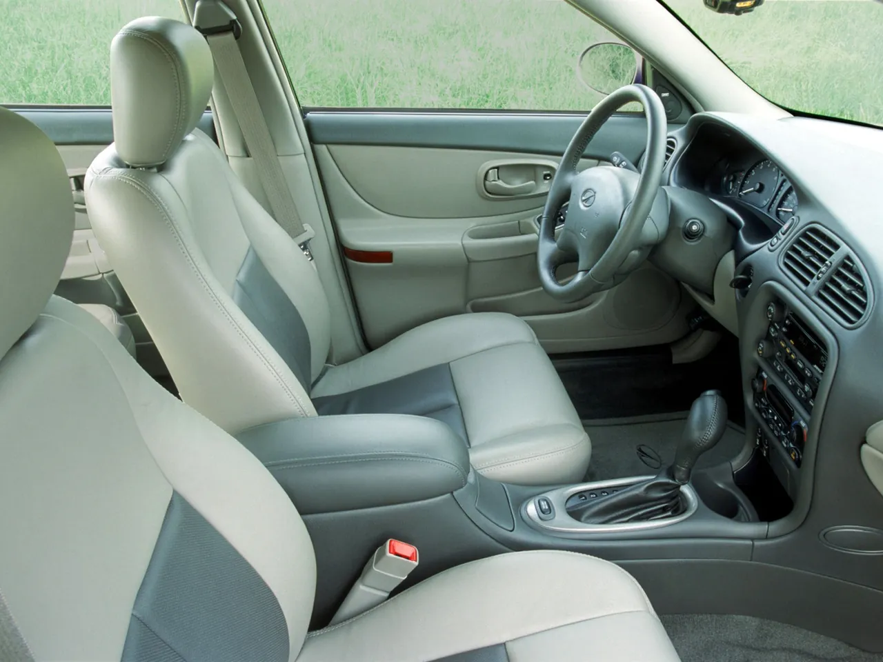 Oldsmobile Intrigue (2002) – interiér