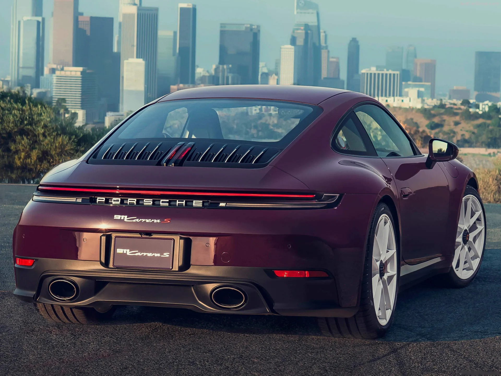 Porsche 911 Carrera S with MT Package [US] (2027) – zadní tříčtvrteční pohled