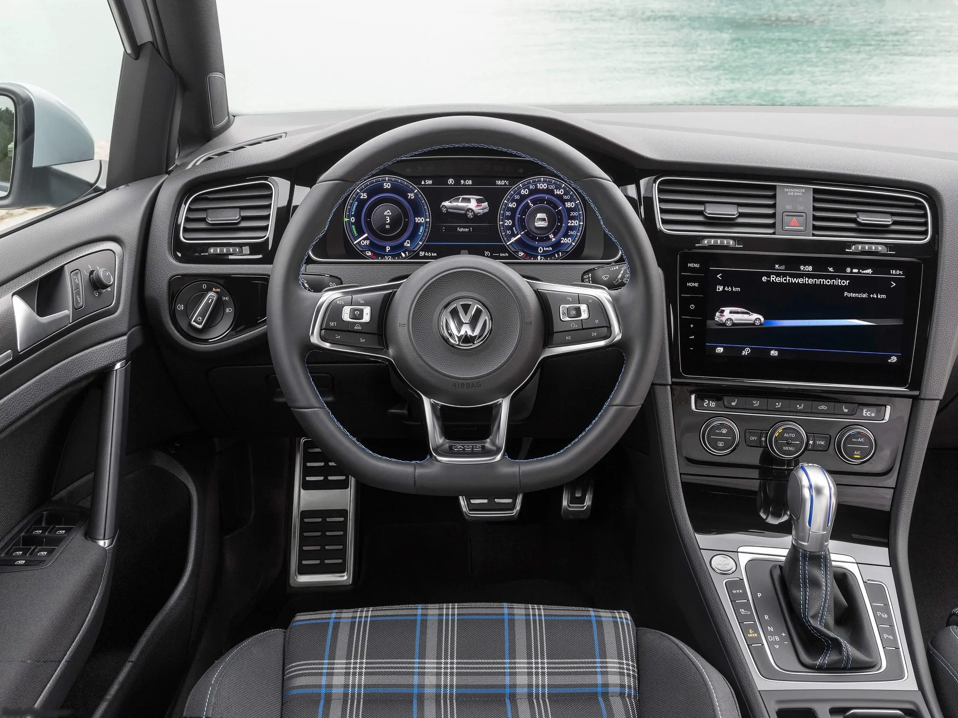Volkswagen Golf GTE (2017) – interiér