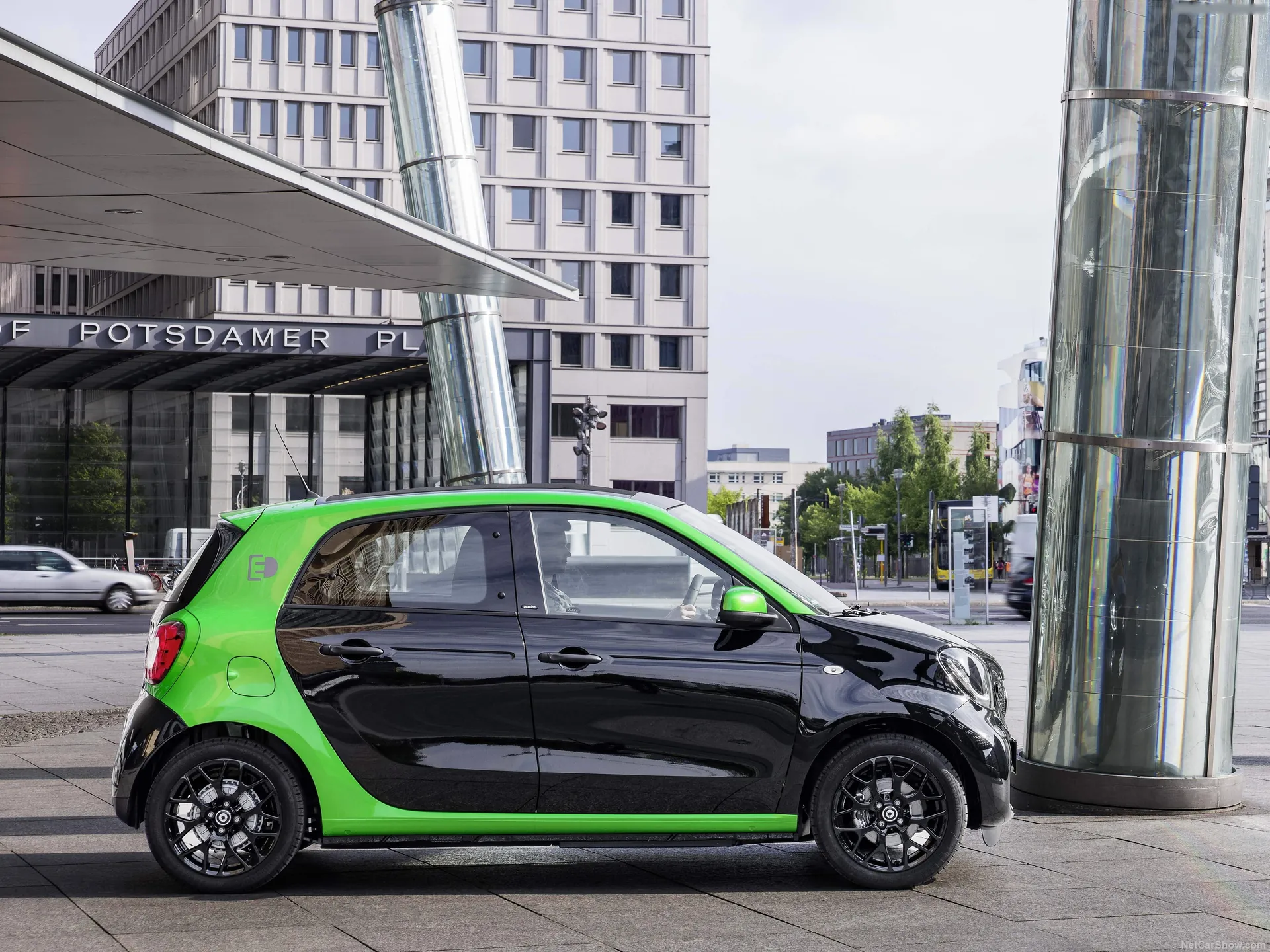 Smart forfour electric drive (2017) – boční profil