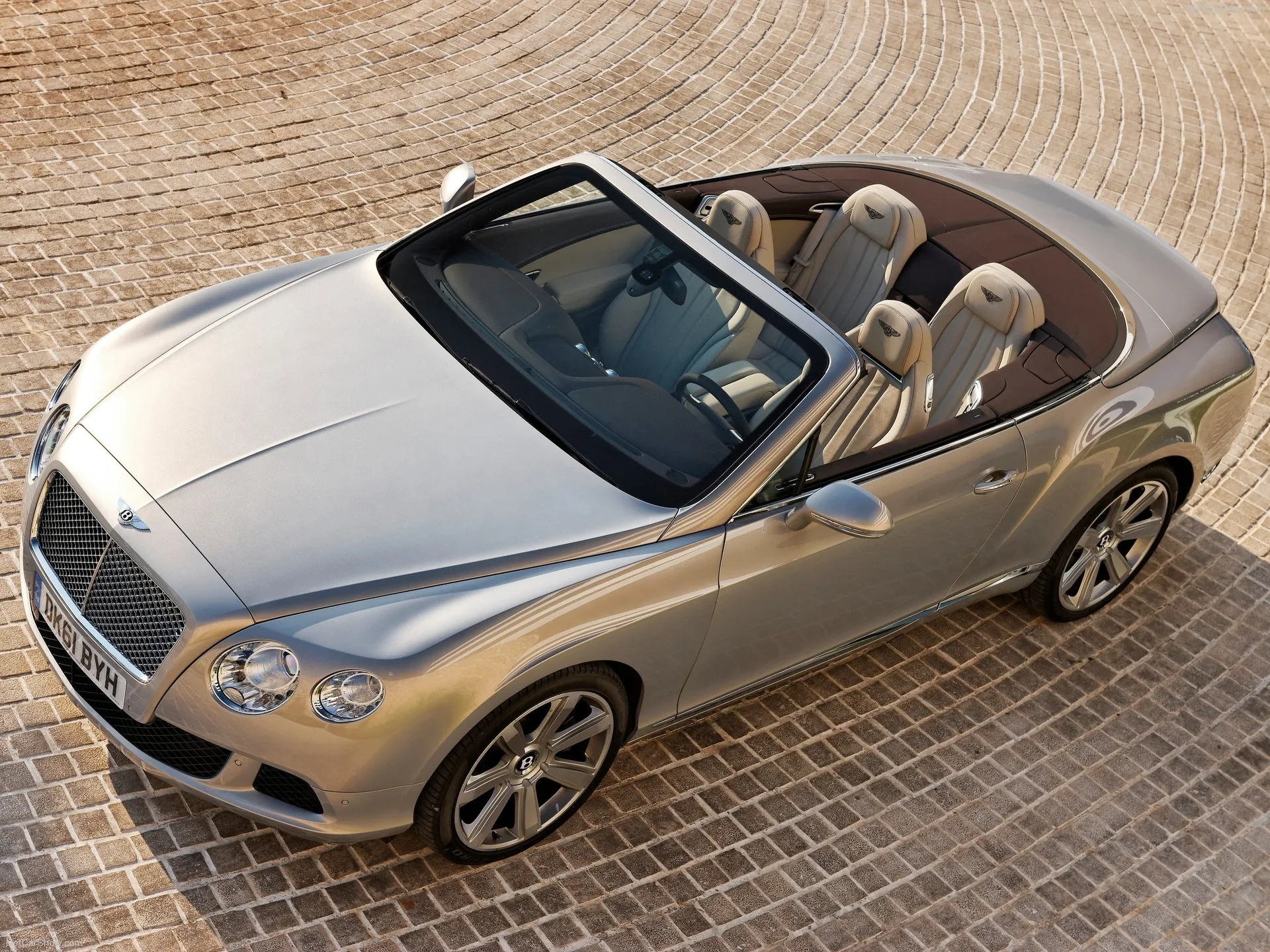 Bentley Continental GTC (2012)