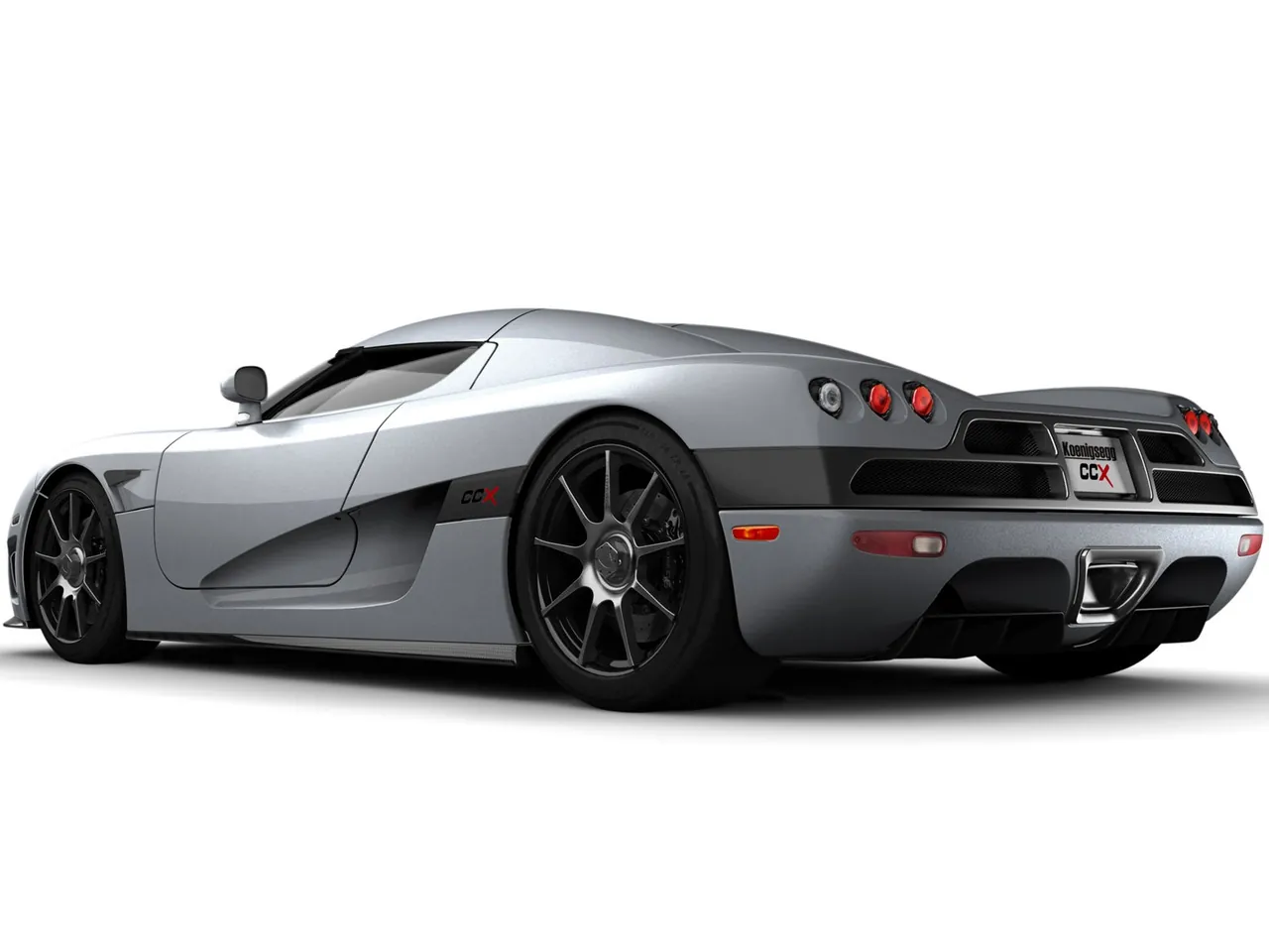 Koenigsegg CCX (2006) – zadní tříčtvrteční pohled
