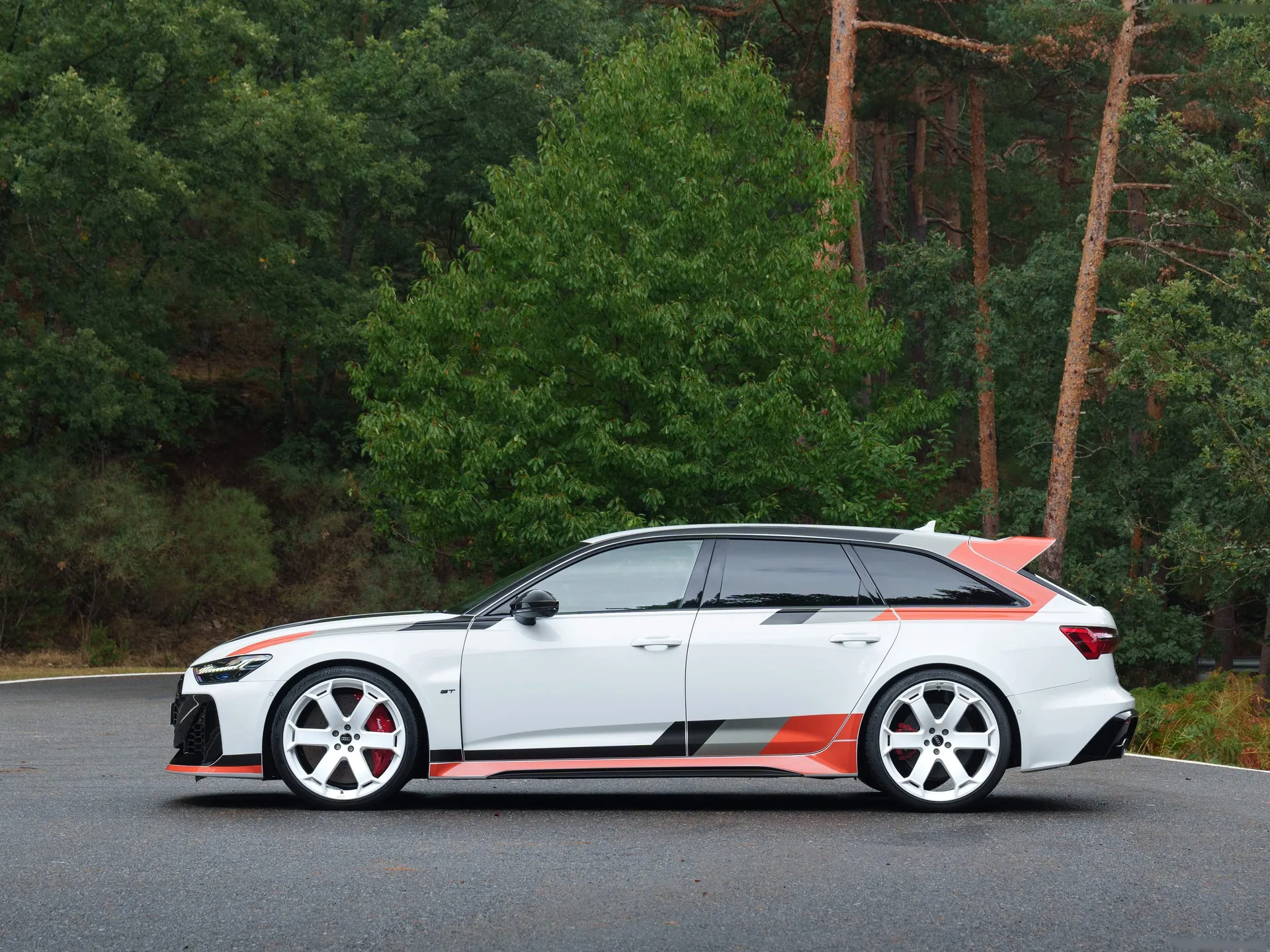 Audi RS6 Avant GT [UK] (2024) - Side Profile