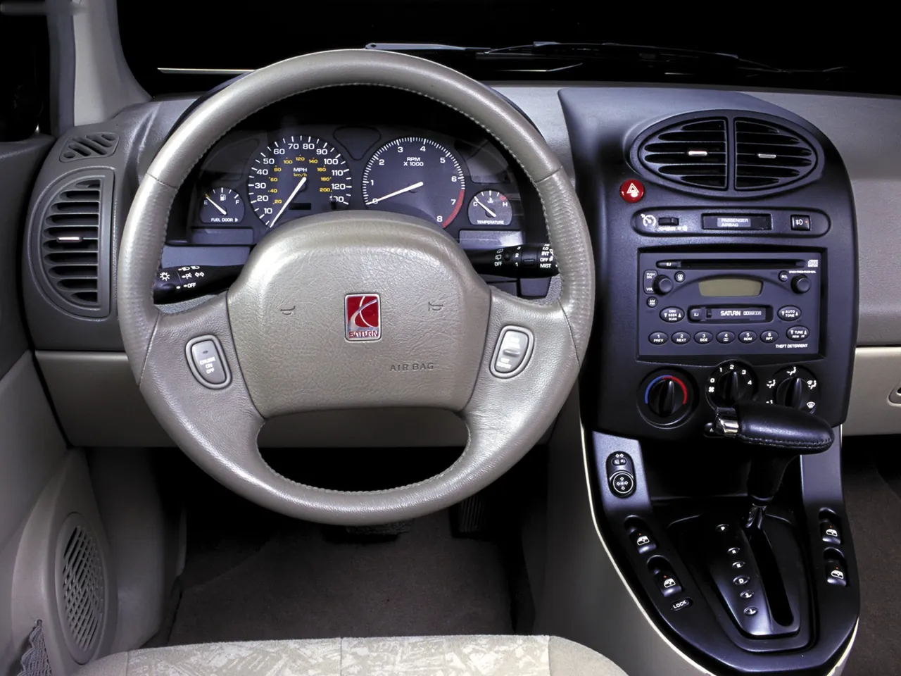 Saturn Vue (2002) – interiér