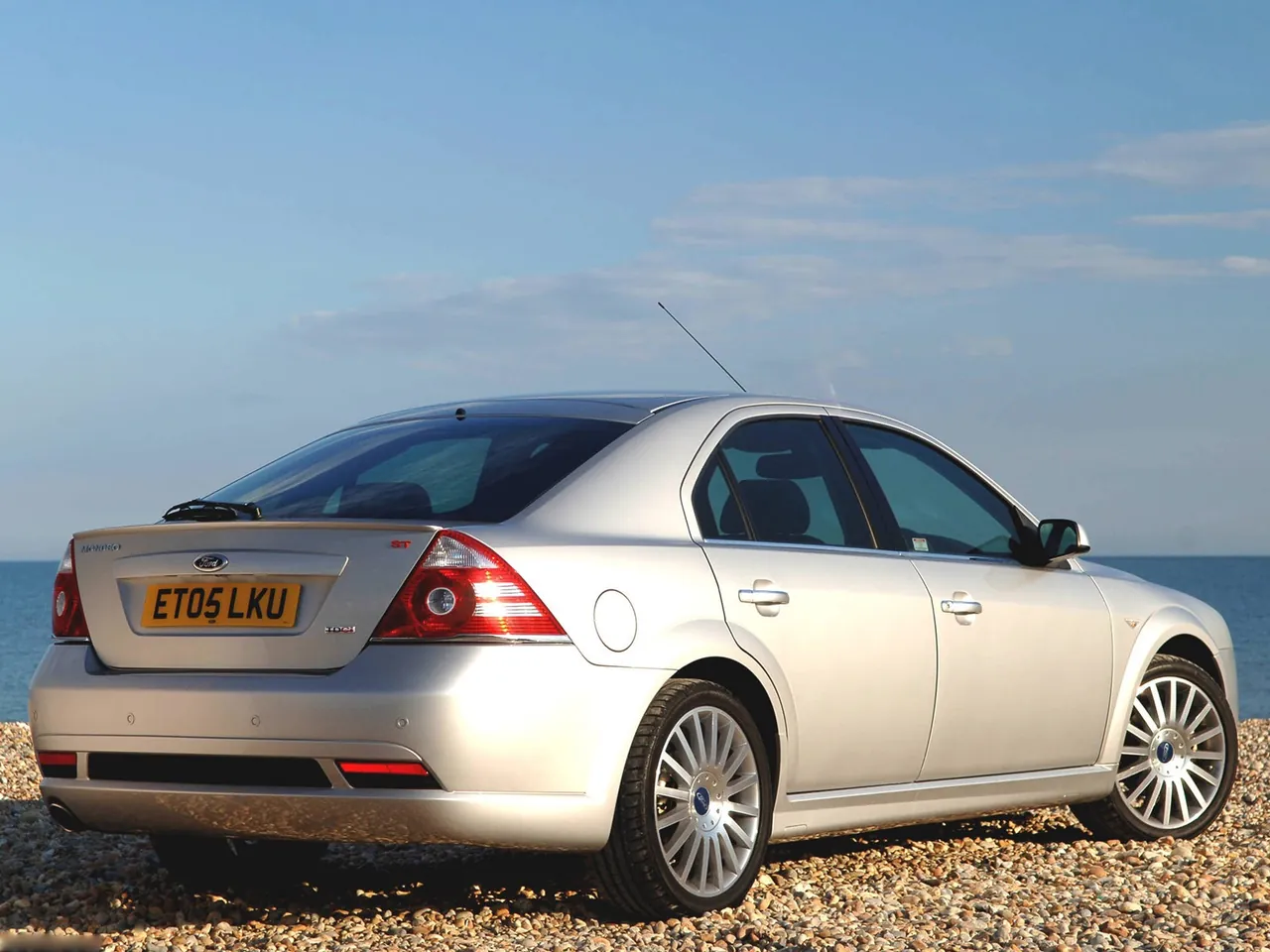 Ford Mondeo ST TDCi (2005) – zadní tříčtvrteční pohled