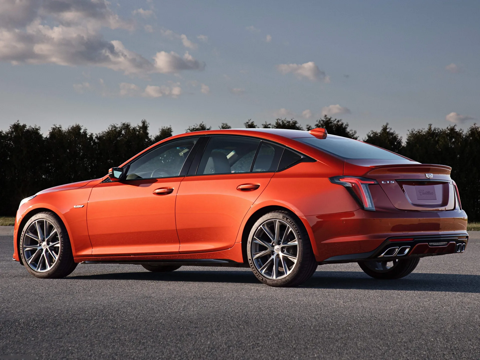 Cadillac CT5-V (2020) – zadní tříčtvrteční pohled