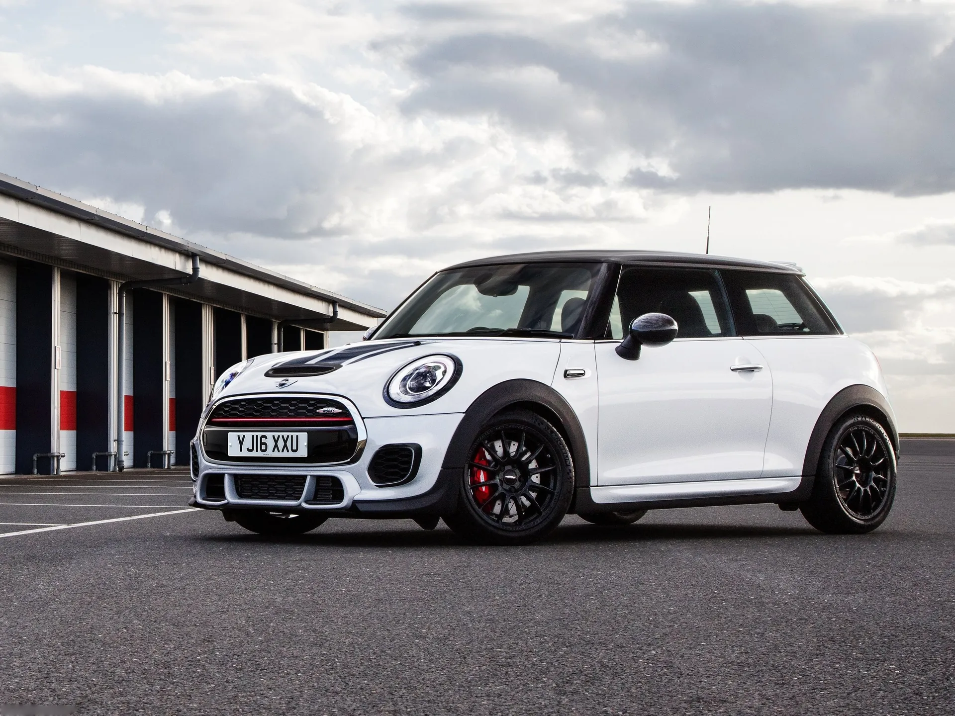 Mini John Cooper Works Challenge (2017)