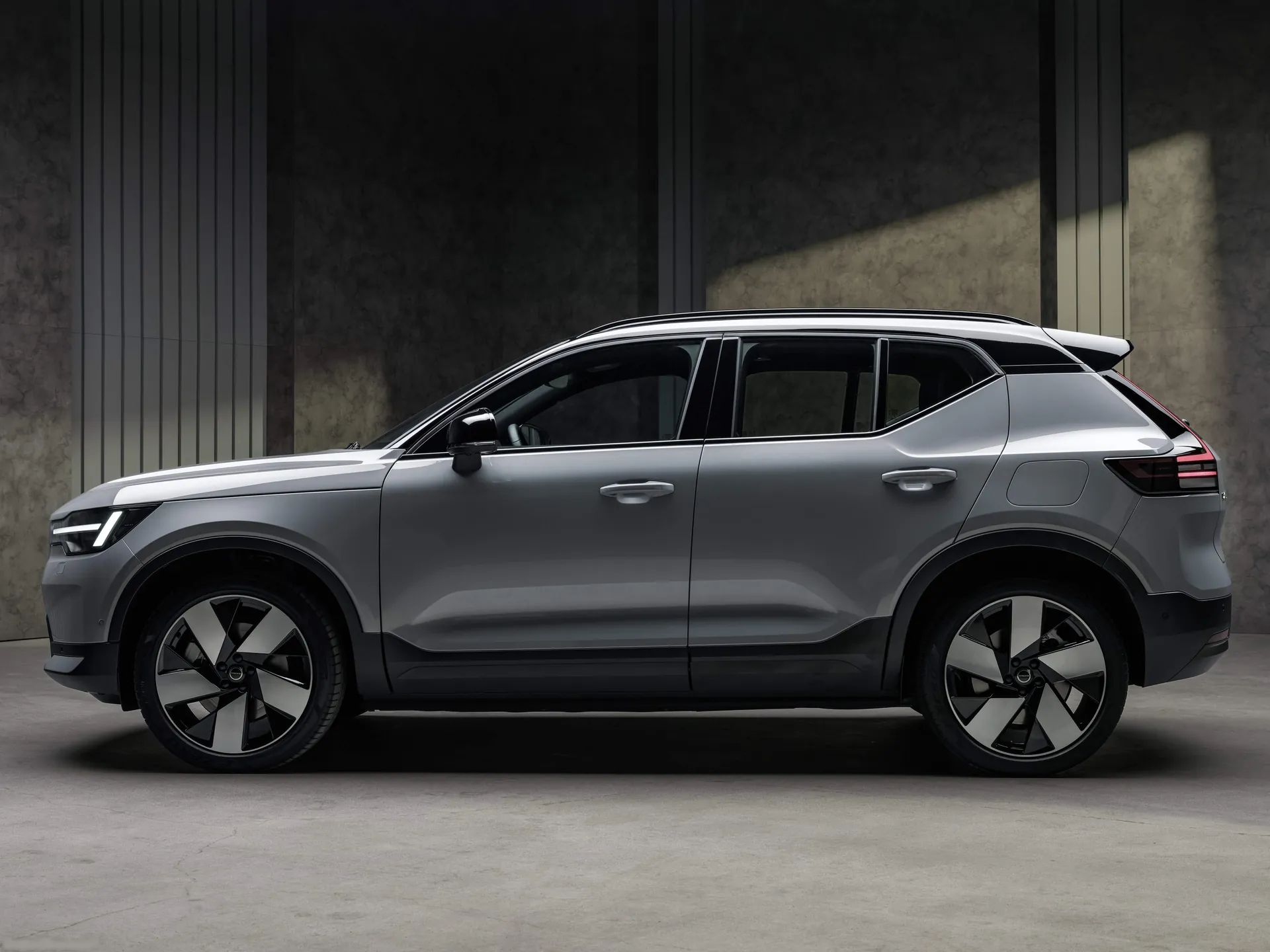 Volvo EX40 (2027) – boční profil