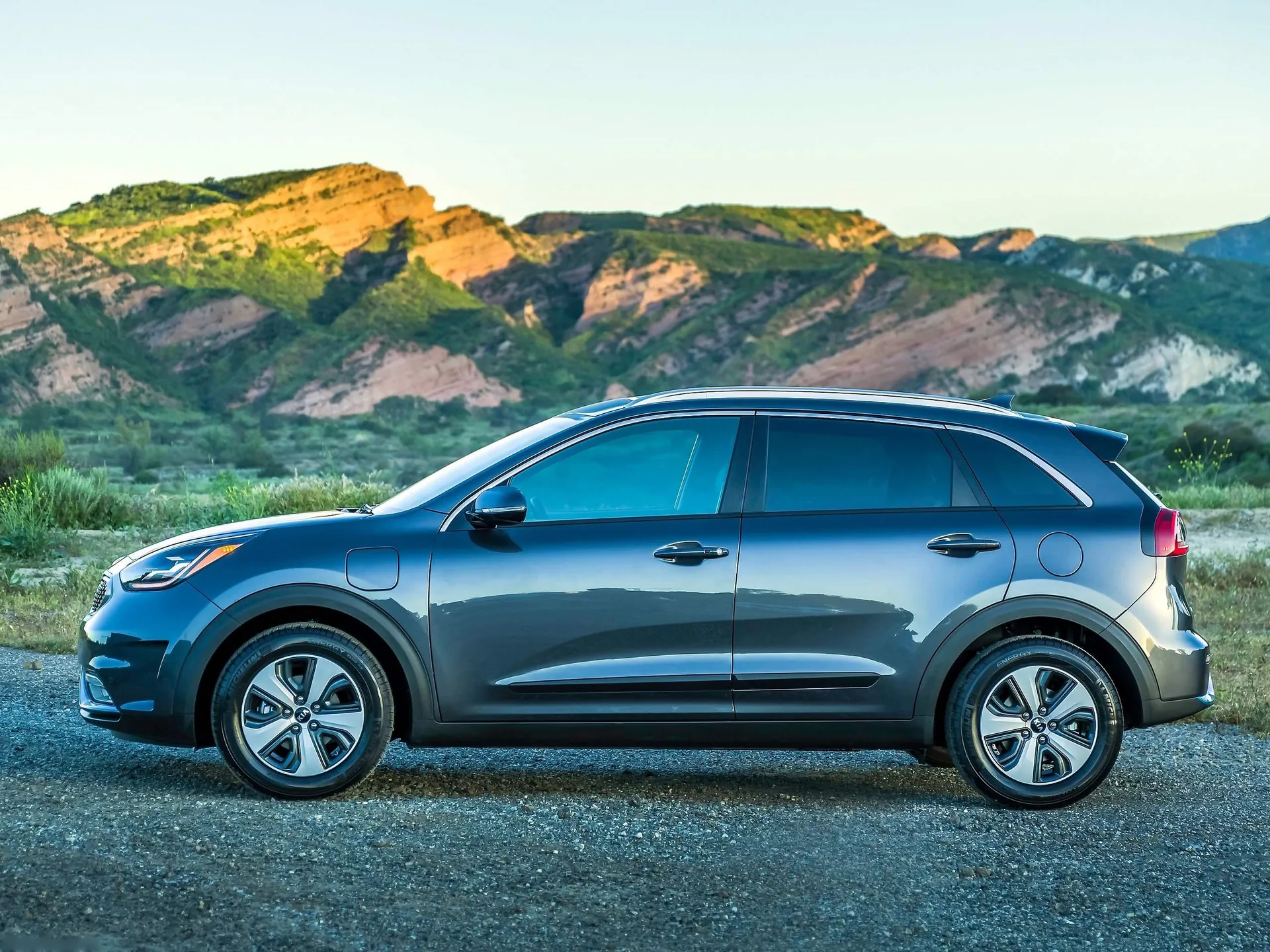 Kia Niro Plug-In Hybrid (2018) - Side Profile