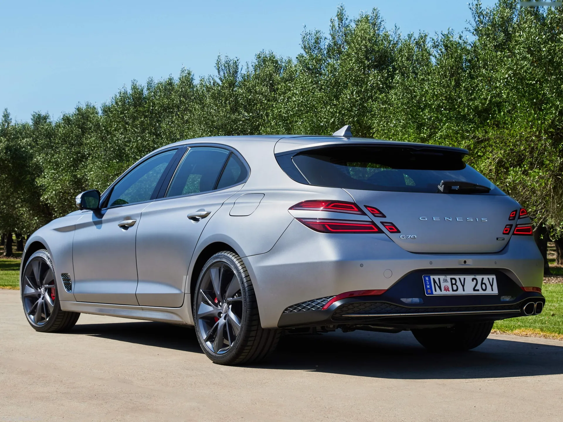 Genesis G70 Shooting Brake (2022) – zadní tříčtvrteční pohled