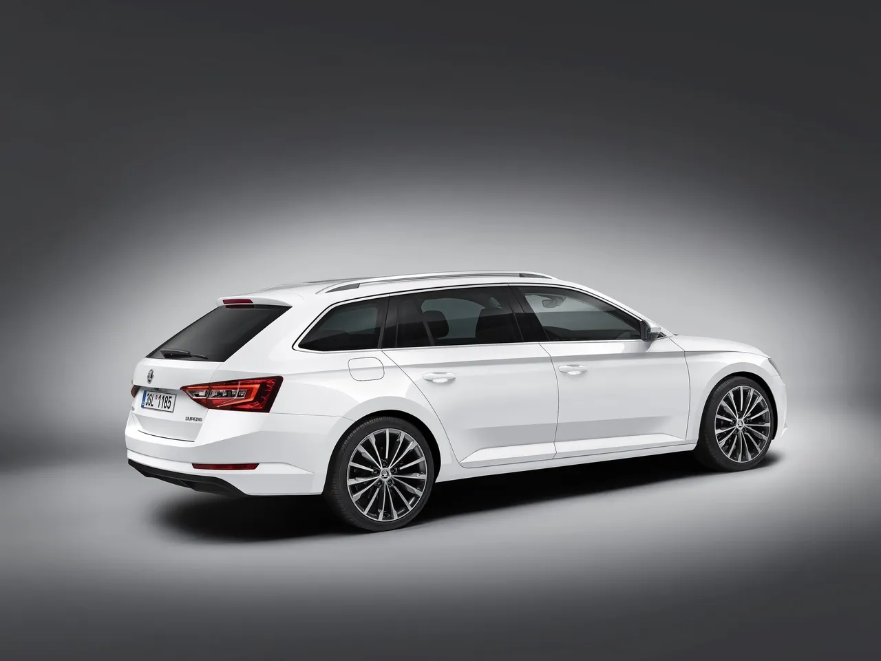 Skoda Superb Combi (2016) – zadní tříčtvrteční pohled