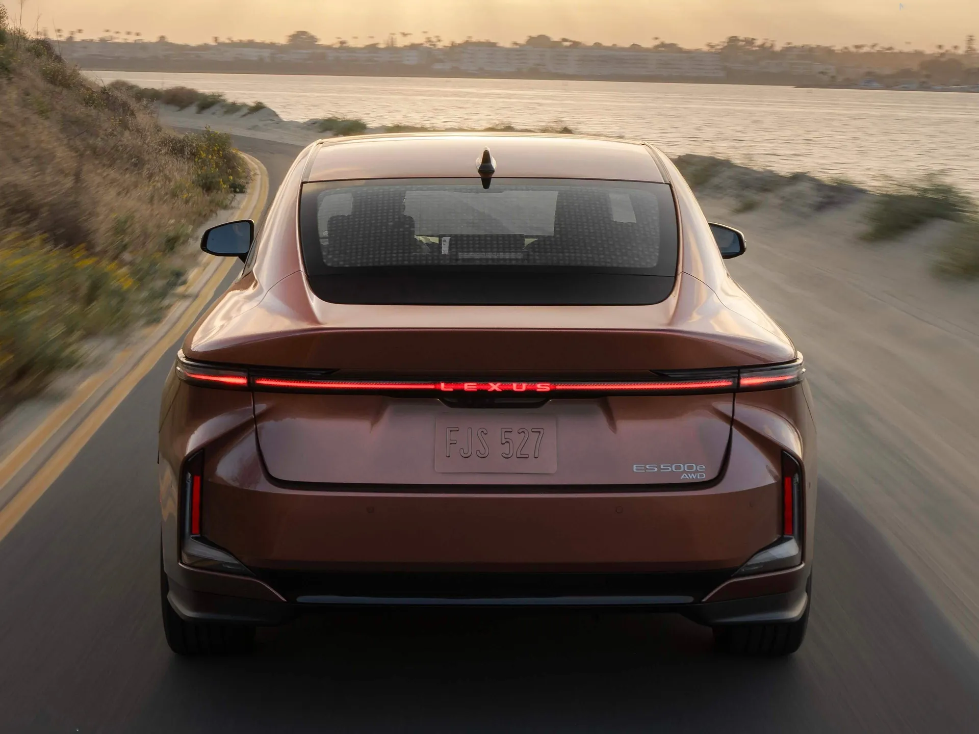 Lexus ES 500e AWD (2026) – zezadu