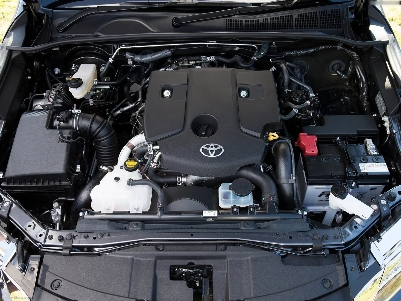 Toyota Fortuner (2016) - Engine Bay