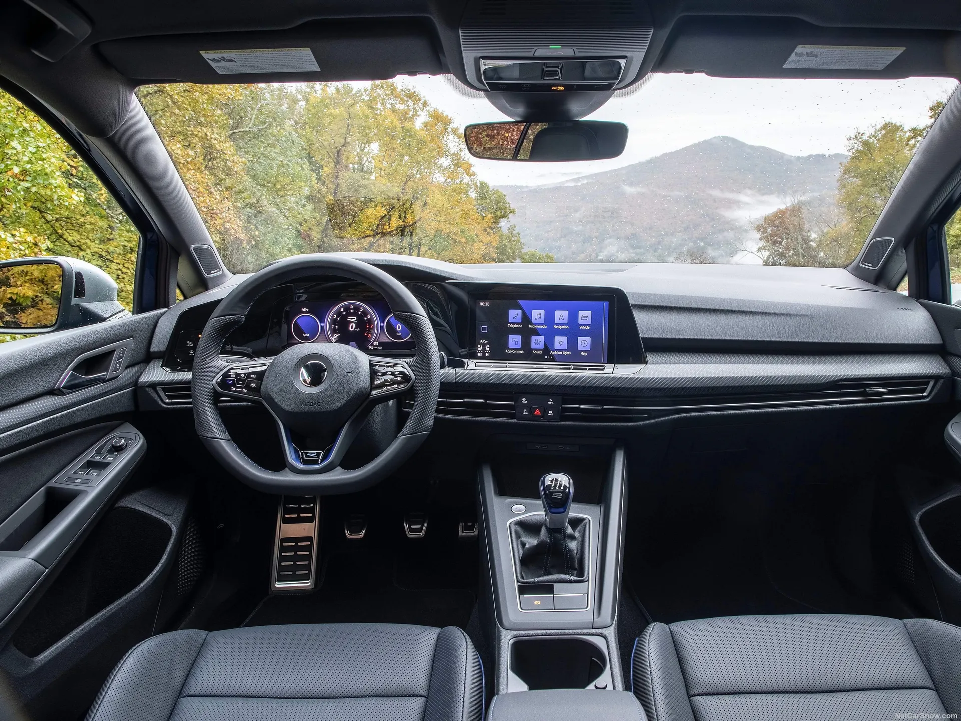 Volkswagen Golf R [US] (2022) - Interior