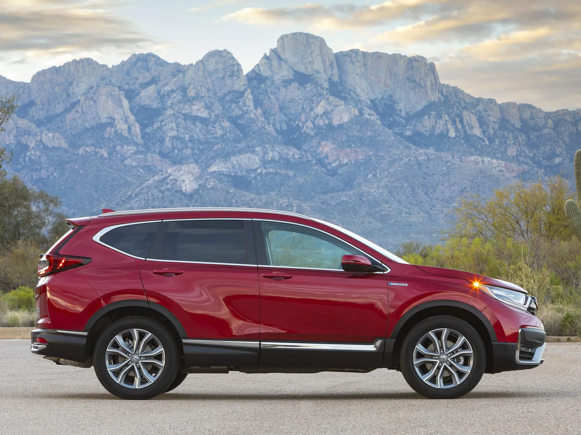 Honda CR-V Hybrid (2020) – boční profil