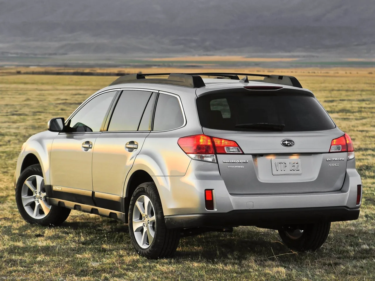 Subaru Outback (2013) – zadní tříčtvrteční pohled