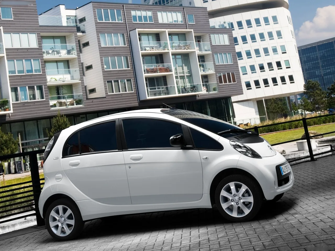 Citroen C-Zero (2011) – boční profil