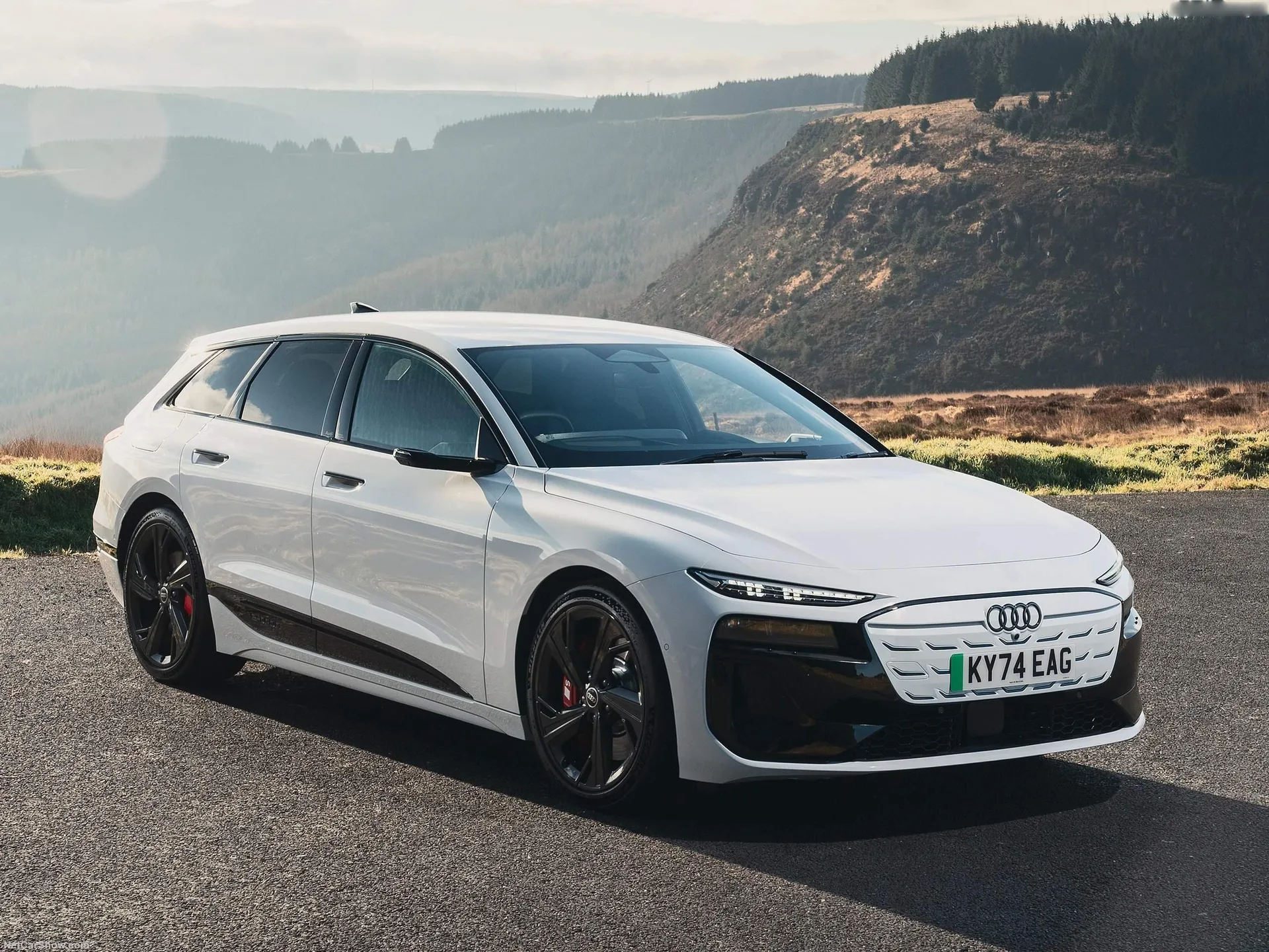 Audi S6 Avant e-tron [UK] (2025)