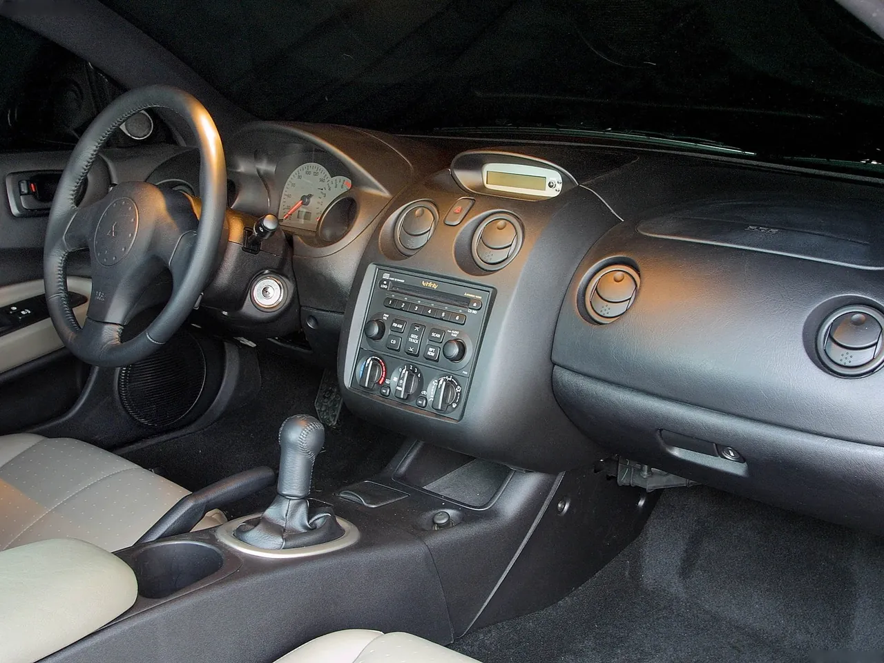 Mitsubishi Eclipse (2003) – interiér