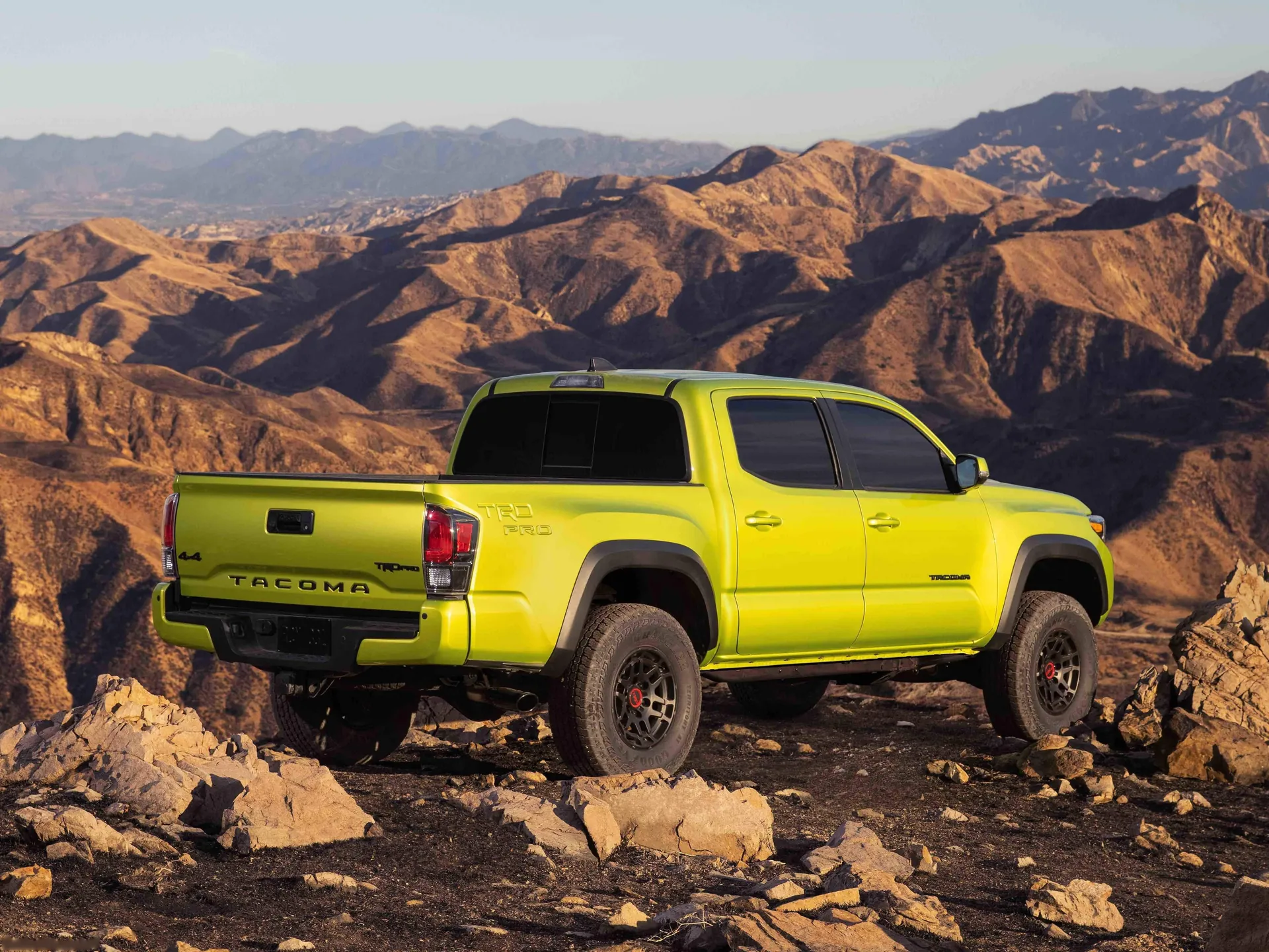 Toyota Tacoma TRD Pro (2022) – zadní tříčtvrteční pohled
