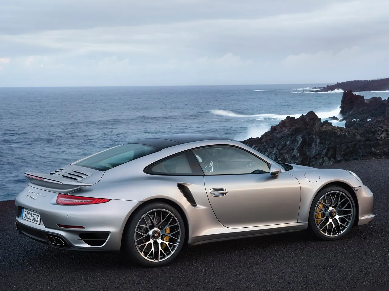 Porsche 911 Turbo S (2014) - Rear Three-Quarter