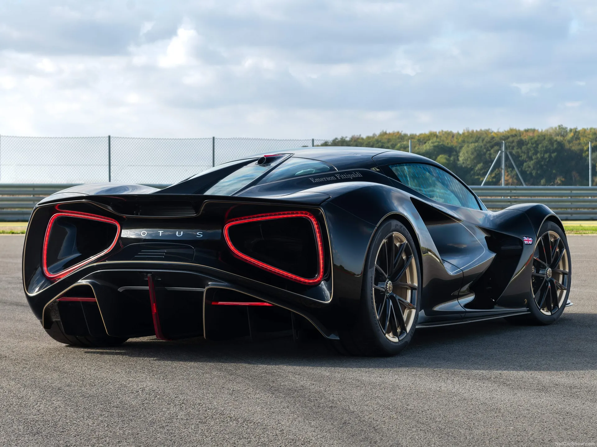 Lotus Evija Fittipaldi Edition (2022) – zadní tříčtvrteční pohled