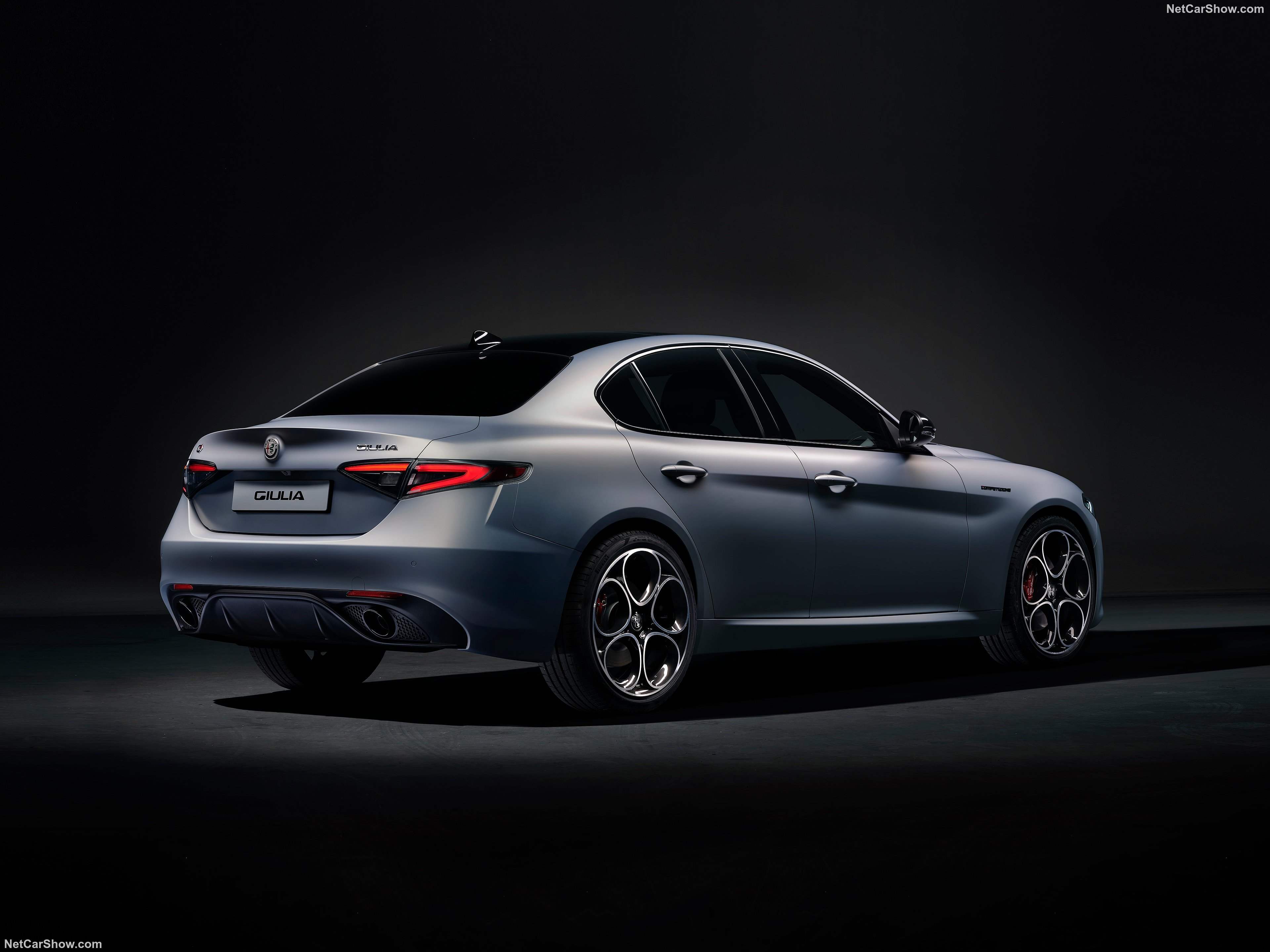 Alfa Romeo Giulia (2023) - Rear Three-Quarter