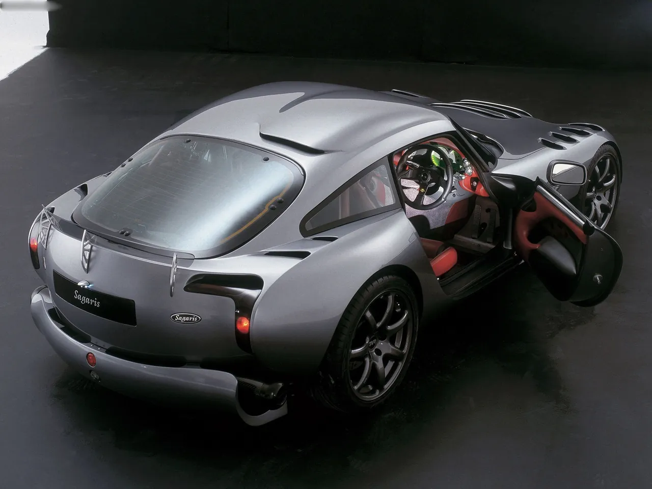 TVR Sagaris (2004) – zadní tříčtvrteční pohled