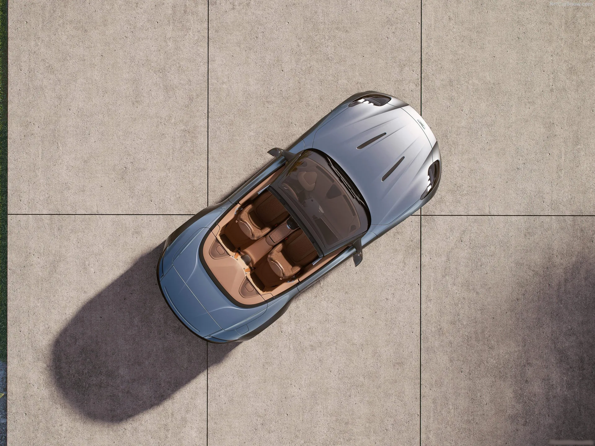 Aston Martin DB12 Volante (2024) – pohled shora