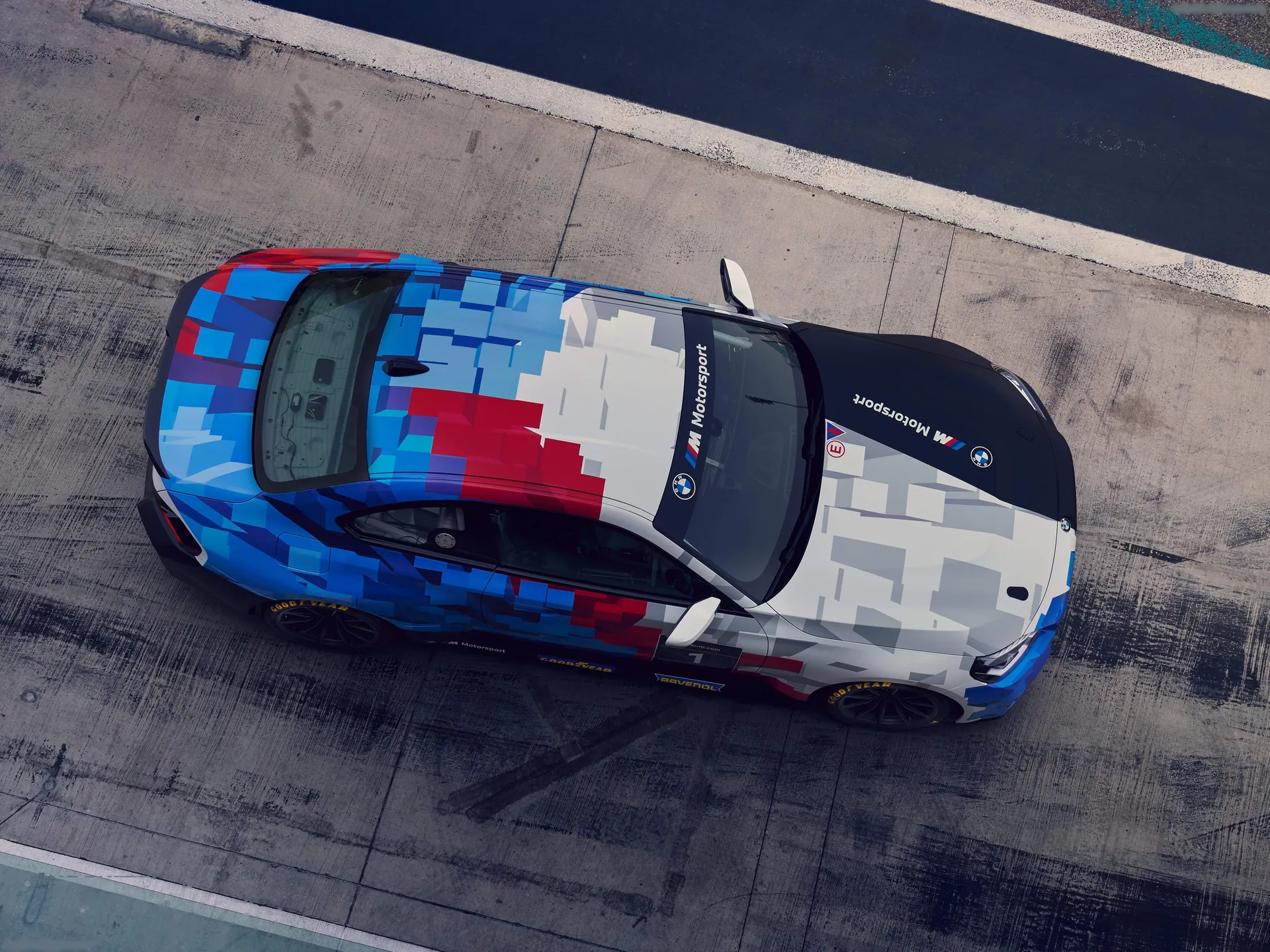 BMW M2 Racing (2026) – pohled shora