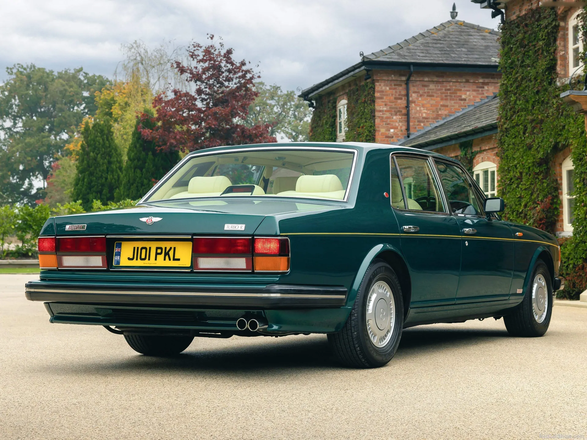 Bentley Turbo R (1991) – zadní tříčtvrteční pohled
