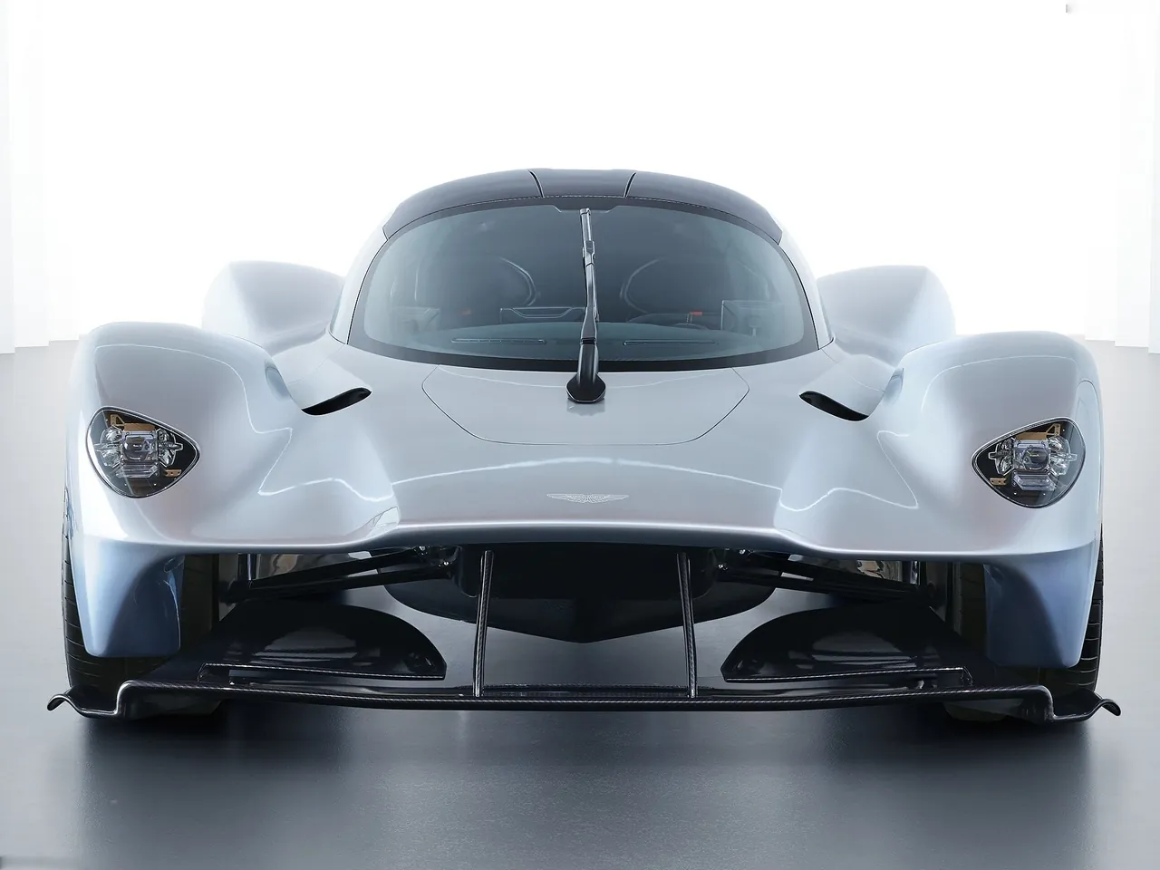 Aston Martin Valkyrie (2018) – zepředu