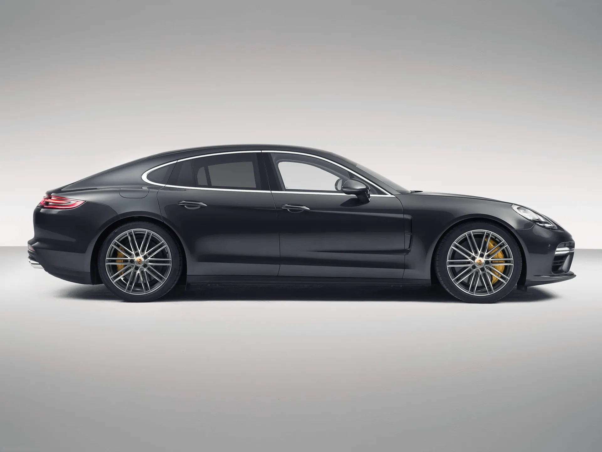 Porsche Panamera (2017) – boční profil