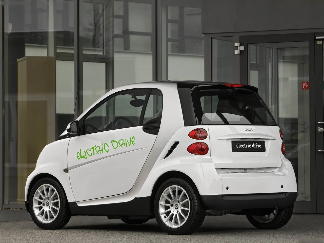 Smart fortwo EV Concept (2009) – zadní tříčtvrteční pohled
