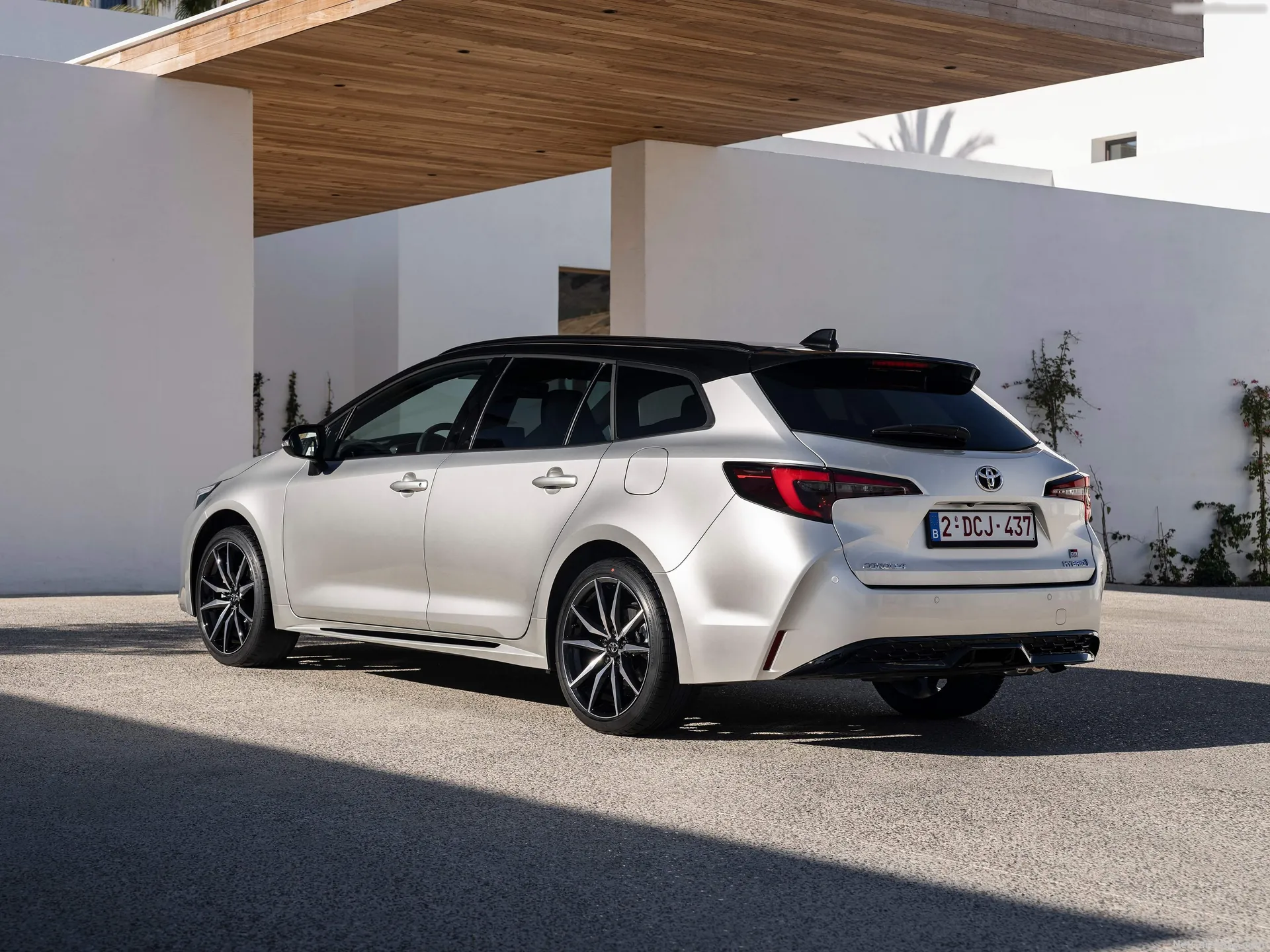 Toyota Corolla Touring Sports (2023) - Rear Three-Quarter