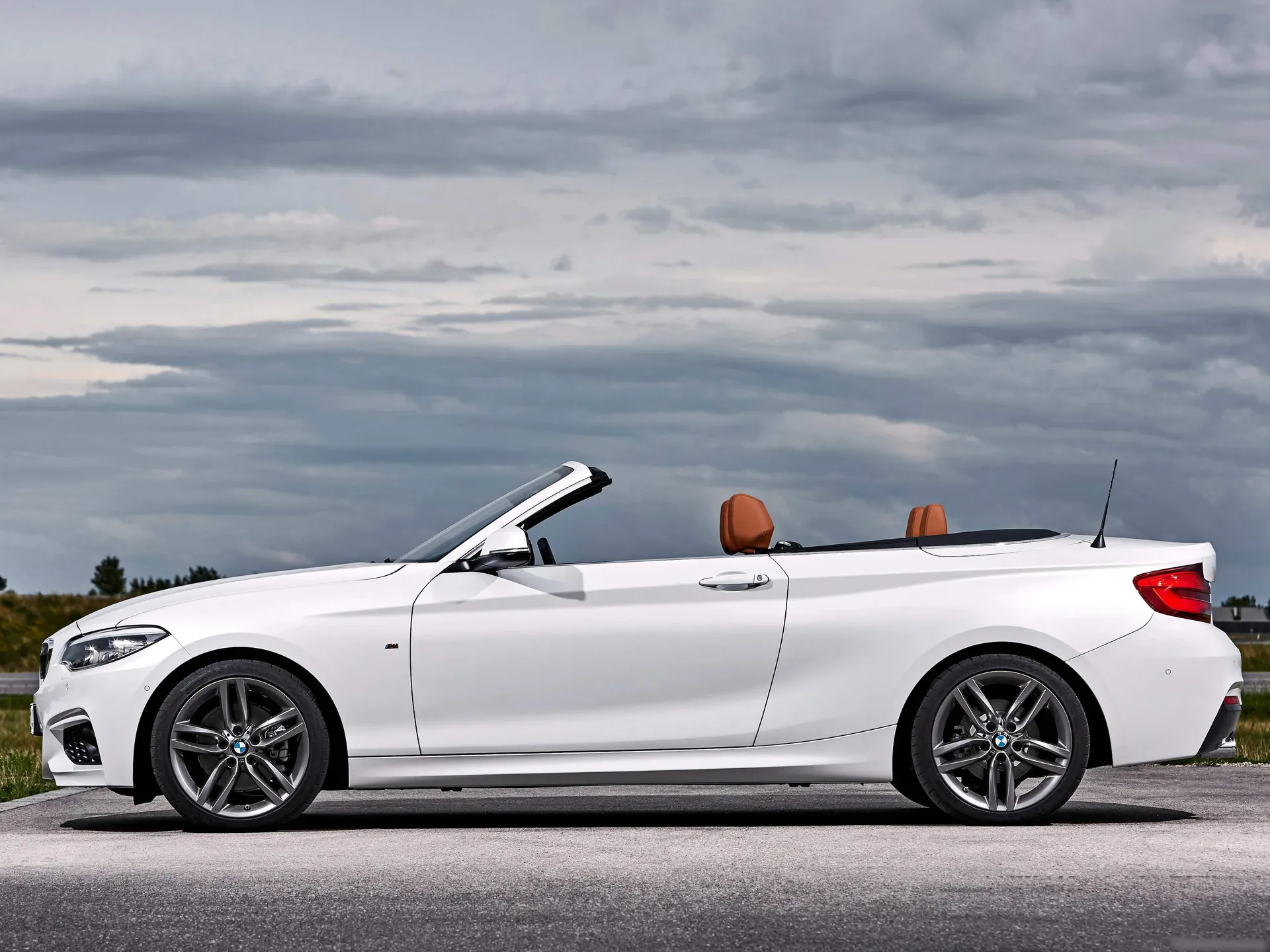 BMW 2-Series Convertible (2018) - Side Profile
