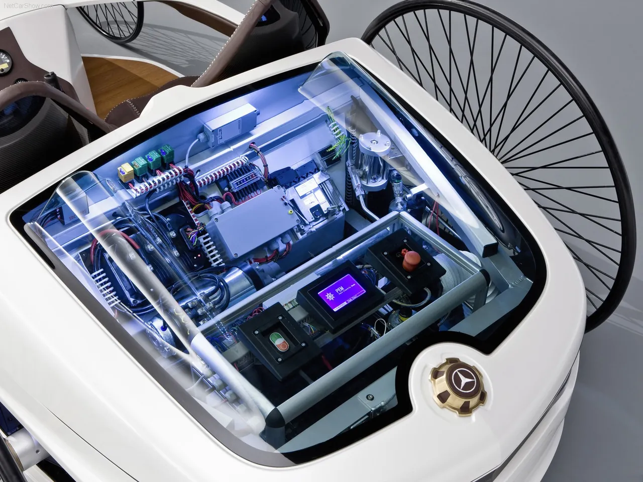 Mercedes-Benz F-Cell Roadster Concept (2009) – motorový prostor