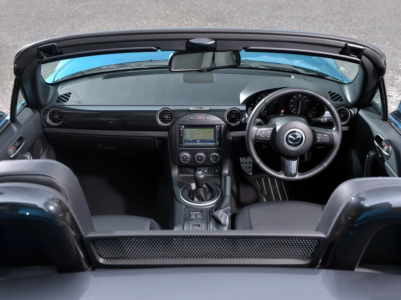 Mazda MX-5 Sport Graphite (2013) – interiér