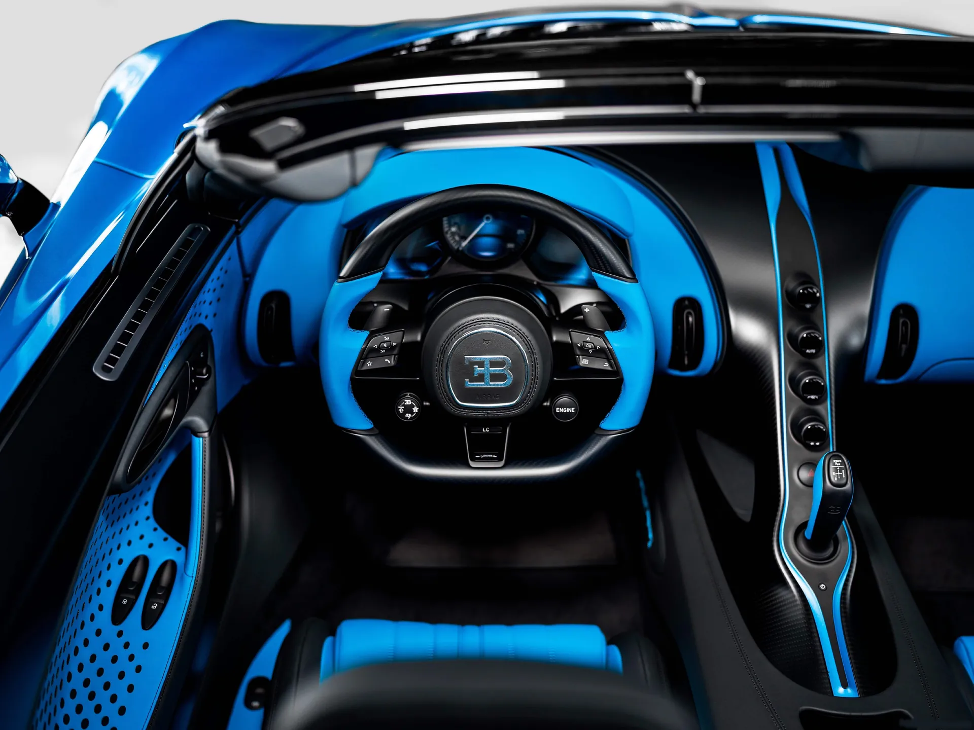 Bugatti W16 Mistral Fly Bug (2026) – interiér