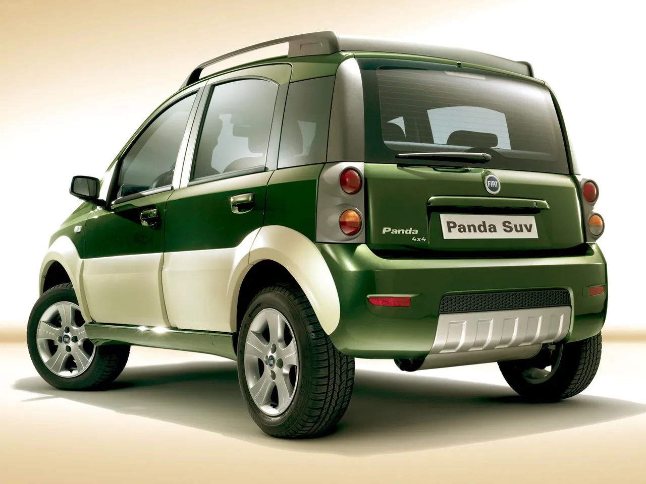 Fiat Panda Cross (2006) – zadní tříčtvrteční pohled