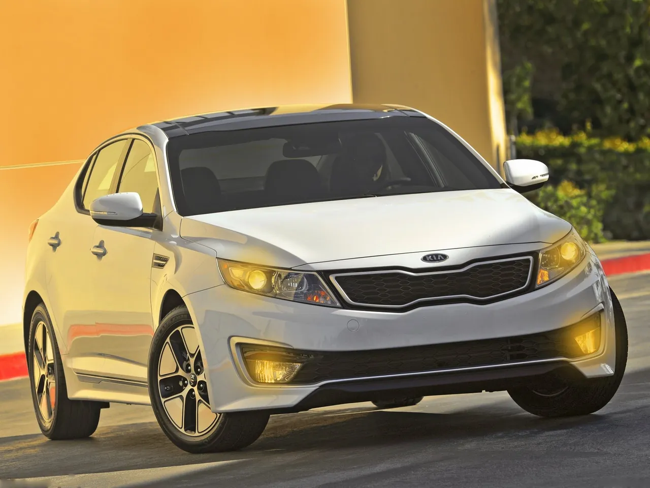 Kia Optima Hybrid (2011)